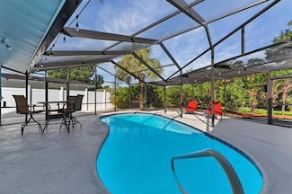 2626 Suncrest Dr, Sarasota, FL 34239