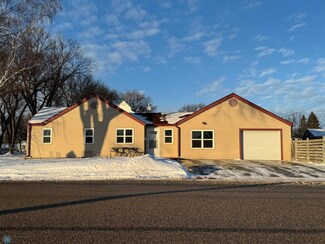 1000 13th St N, Moorhead, MN 56560