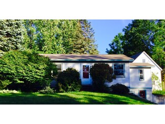 2 S Grove St, Swanzey, NH 03446
