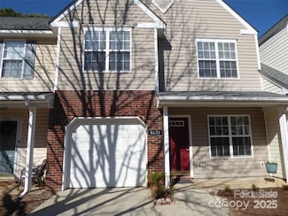 8620 Robinson Forest Dr, Charlotte, NC 28277