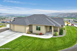 1206 Mayer Ct, Selah, WA 98942
