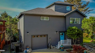 4604 Falcon St, Florence, OR 97439