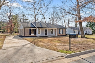 4811 Chaucer Dr, Greensboro, NC 27407