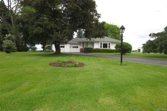 11529 Platten Rd, Lyndonville, NY 14098