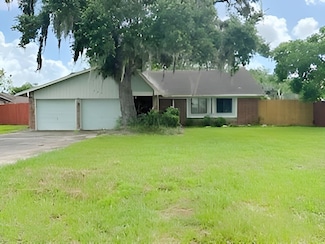288 Twin Lakes Blvd W, West Columbia, TX 77486