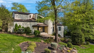 2 Highview Ct, Montville, NJ 07045
