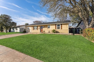 405 Rosewood Hills Dr, Garland, TX 75040