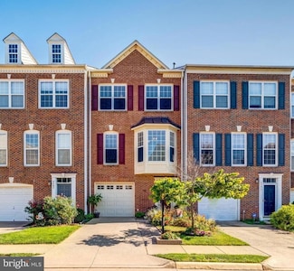 6389 Hawk View Ln, Alexandria, VA 22312
