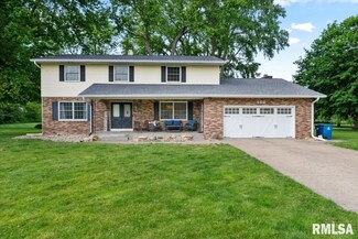 402 Manor Dr, Riverdale, IA 52722