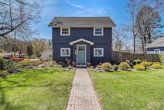 371 4th St, Pentwater, MI 49449