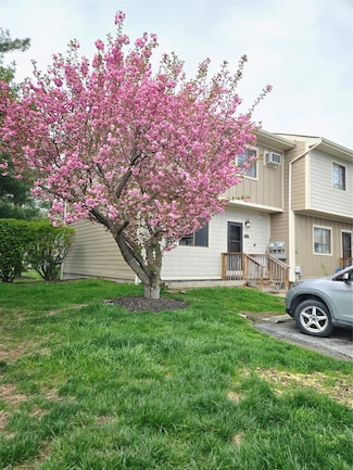 5901 Chelsea Cove N, Hopewell Junction, NY 12533