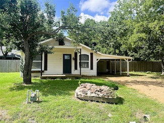 117 E Division St, Pilot Point, TX 76258