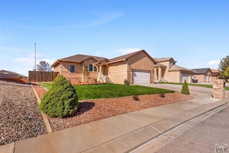 4577 Crested Hill Dr, Pueblo, CO 81008