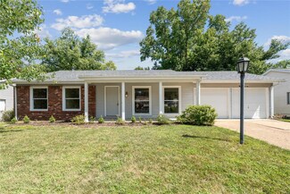 858 La Bonne Pkwy, Ballwin, MO 63021