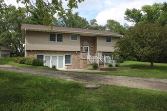 226 Hubbard Rd, Council Bluffs, IA 51503