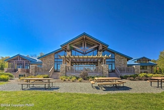 10 Comanche Trail, Pocono Lake, PA 18347