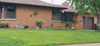 708 S Gretta Ave, Waukegan, IL 60085