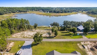 1 Pine Ridge Dr, Chipley, FL 32428