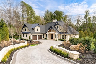 648 Shipman Pkwy, Flat Rock, NC 28731