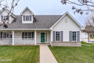 819 Burlington Dr NW, East Grand Forks, MN 56721