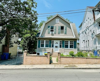 182 Oak St, Waterbury, CT 06704