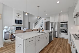 6340 Congress Dr, West Bend, WI 53095