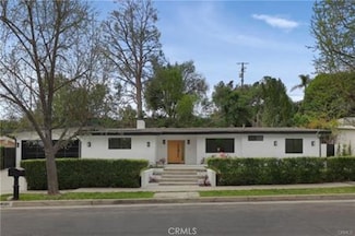 24020 Oxnard St, Woodland Hills, CA 91367