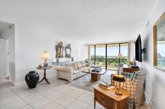 1900 Consulate Place Unit 402, West Palm Beach, FL 33401