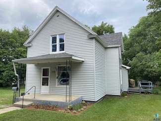 108 E Prospect Ave, Flandreau, SD 57028