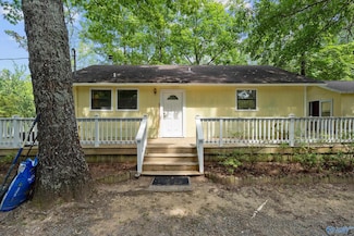 562 Range Rd, Gurley, AL 35748