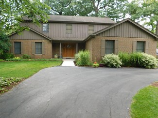 380 N Shady Ln, Elmhurst, IL 60126