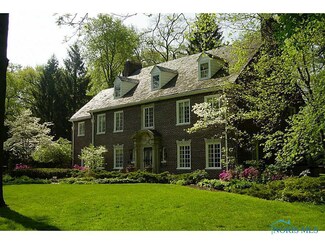 4545 Brookside Rd, Ottawa Hills, OH 43615