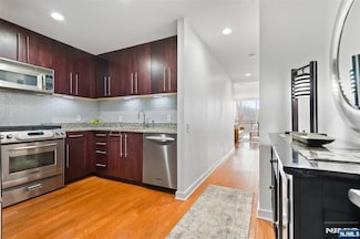 1017 Hudson Park, Edgewater, NJ 07020