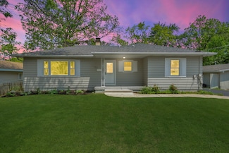 122 Tower Rd, Barrington, IL 60010