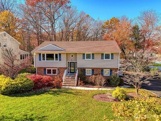 4 Vincent Ct, East Brunswick, NJ 08816
