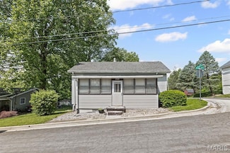 220 Summit Ave, Glen Carbon, IL 62034