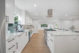 6428 Kessler Ave, Woodland Hills, CA 91367