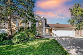 6988 Plumtree Ln, Hanover Park, IL 60133