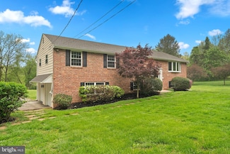15 Hickory Ln, Malvern, PA 19355