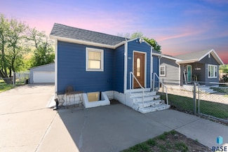 421 S Elmwood Ave, Sioux Falls, SD 57104