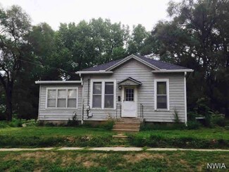 3257 2nd St, Sioux City, IA 51105