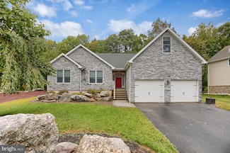 48 Turnberry Ln, Hazle Township, PA 18202
