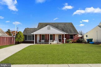 80 Jewel Ln, Levittown, PA 19055