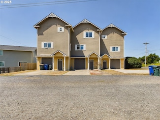 906 SW 7th St Unit B, Newport, OR 97365