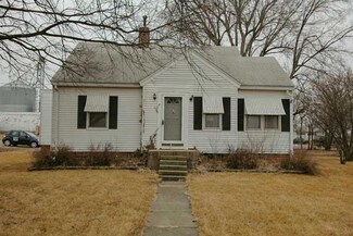 364 W Walnut St, Elkhart, IA 50073