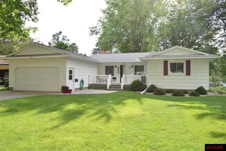 1224 S Ramsey St, Blue Earth, MN 56013