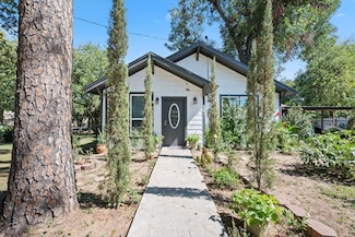 501 S Austin St, de Leon, TX 76444