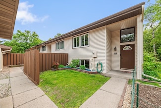 172 River Woods Ln, Burnsville, MN 55337
