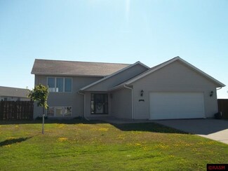 101 Swan Ln, Mankato, MN 56001