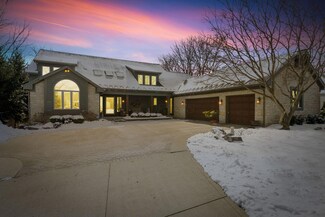 6637 Lakeside Cir E, Worthington, OH 43085